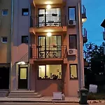 Homeline Kazakovi Pensión Nesebar