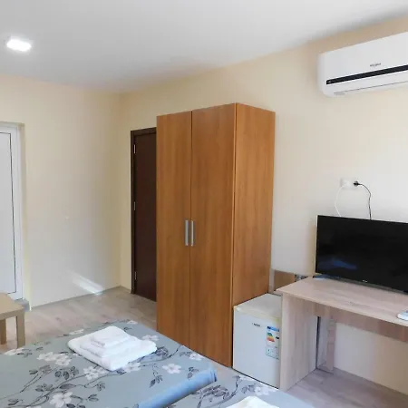 Homeline Kazakovi 4* ネセバル