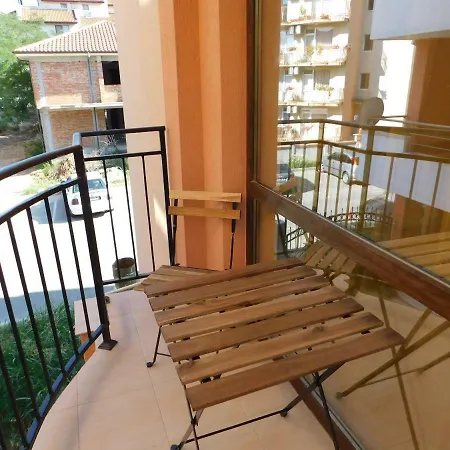 Homeline Kazakovi 4* ネセバル