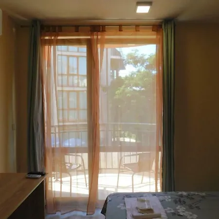 Homeline Kazakovi ゲストハウス ネセバル