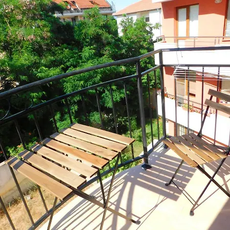 Homeline Kazakovi 4* ネセバル